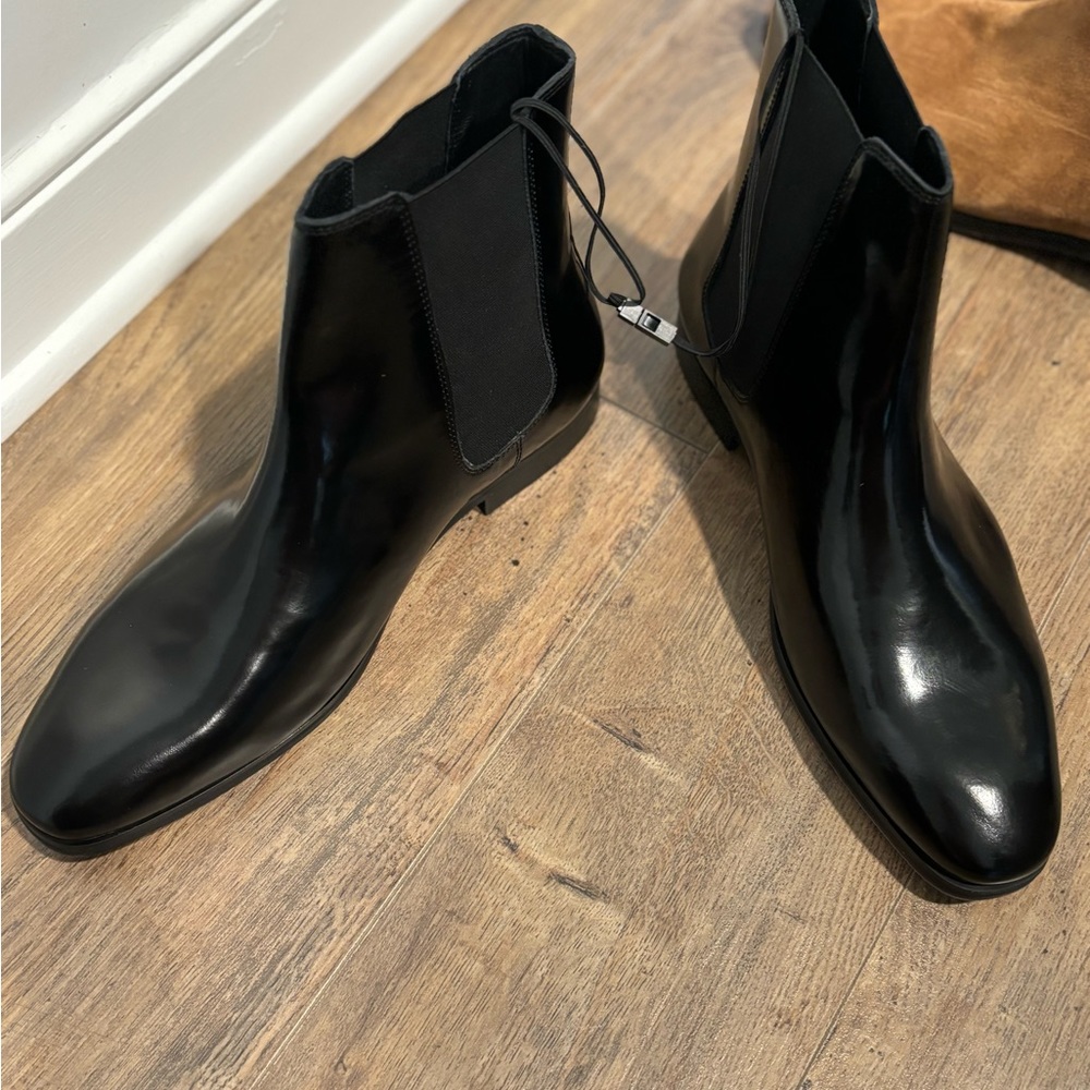 Men’s black chelsea boot